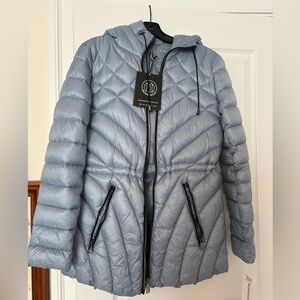 NWT Gorgeous Bernardo Women's Blue Puffer Jacket size small